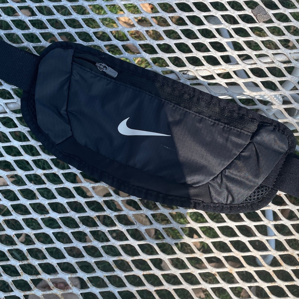 SOLD/ Nike running fanny pack